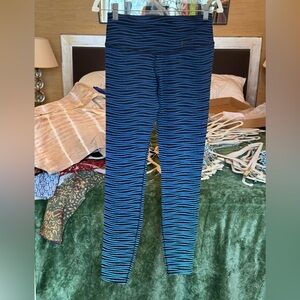 Nike Limited Edition Wave Printed Leggings Medium